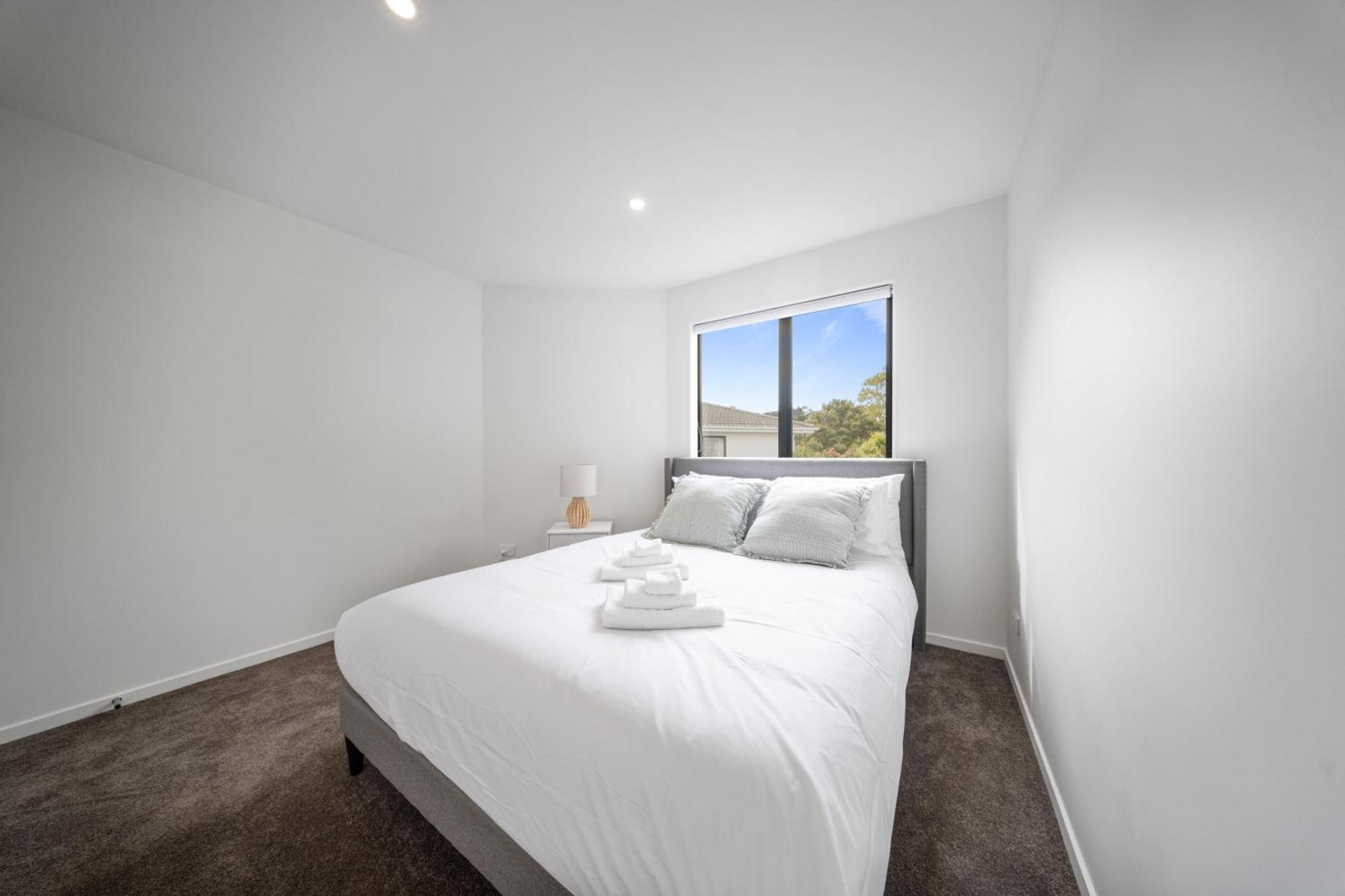 West Harbour Modern 4-Bedroom Retreat Auckland Extérieur photo
