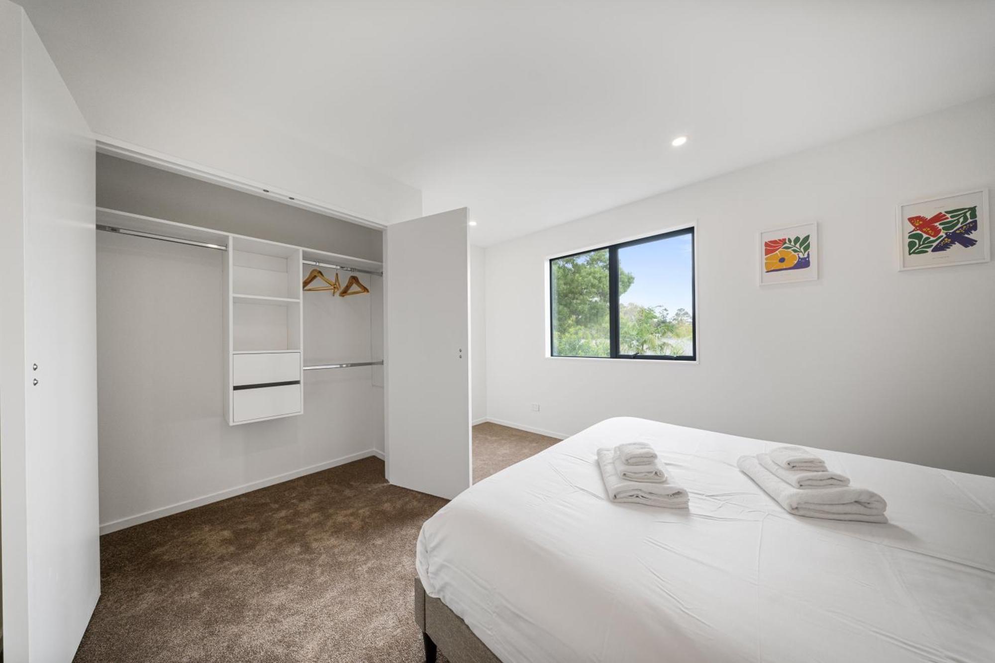 West Harbour Modern 4-Bedroom Retreat Auckland Extérieur photo
